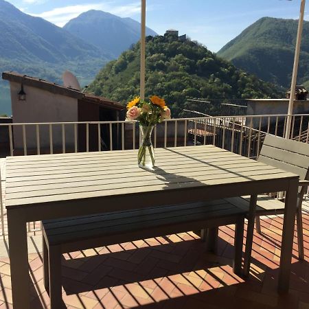 Stanza Privata In Attico Con Terrazza - Lakeholiday It Кастель-ді-Тора Екстер'єр фото