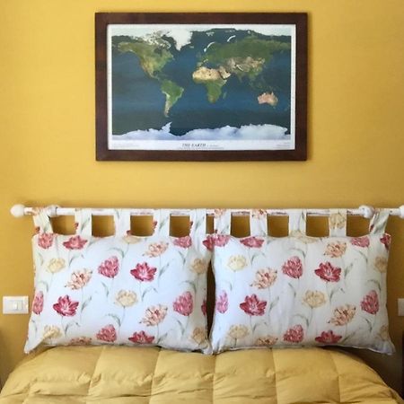 Stanza Privata In Attico Con Terrazza - Lakeholiday It Кастель-ді-Тора Екстер'єр фото